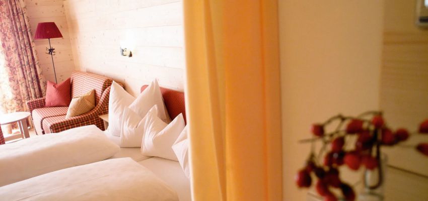 Furnished with pinewood, the cosy Tannberg suite, Hotel Walserberg
